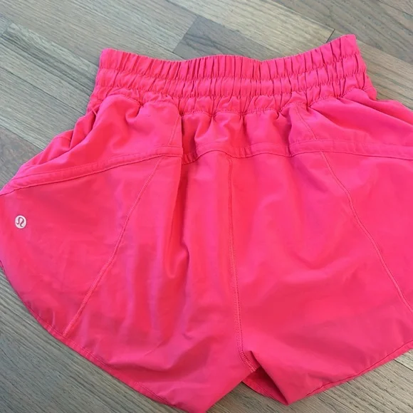 Track that shorts size 4 - Picture 2 of 4